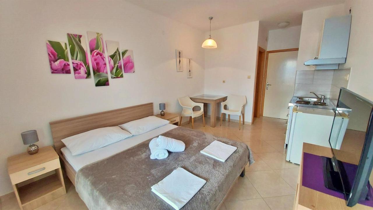 Apartments Nemira Omiš Eksteriør bilde