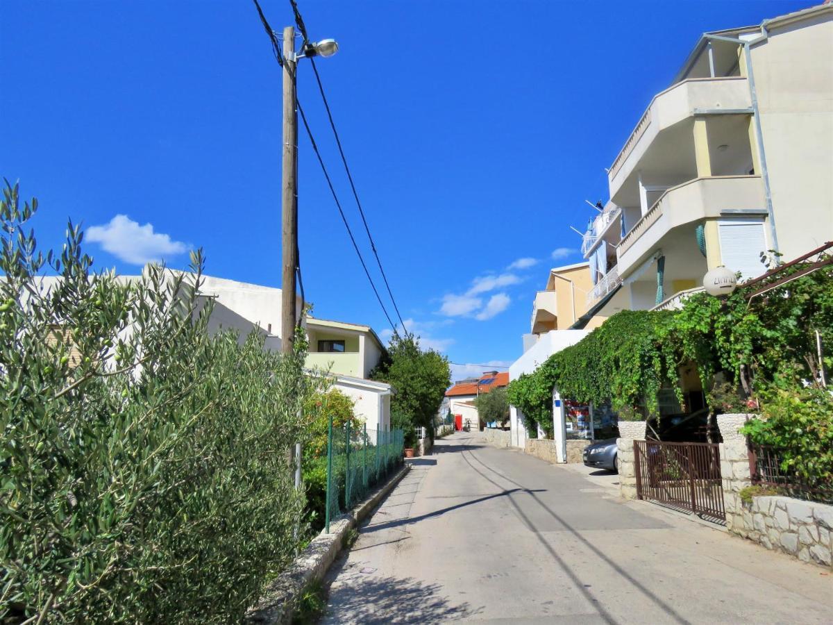 Apartments Nemira Omiš Eksteriør bilde