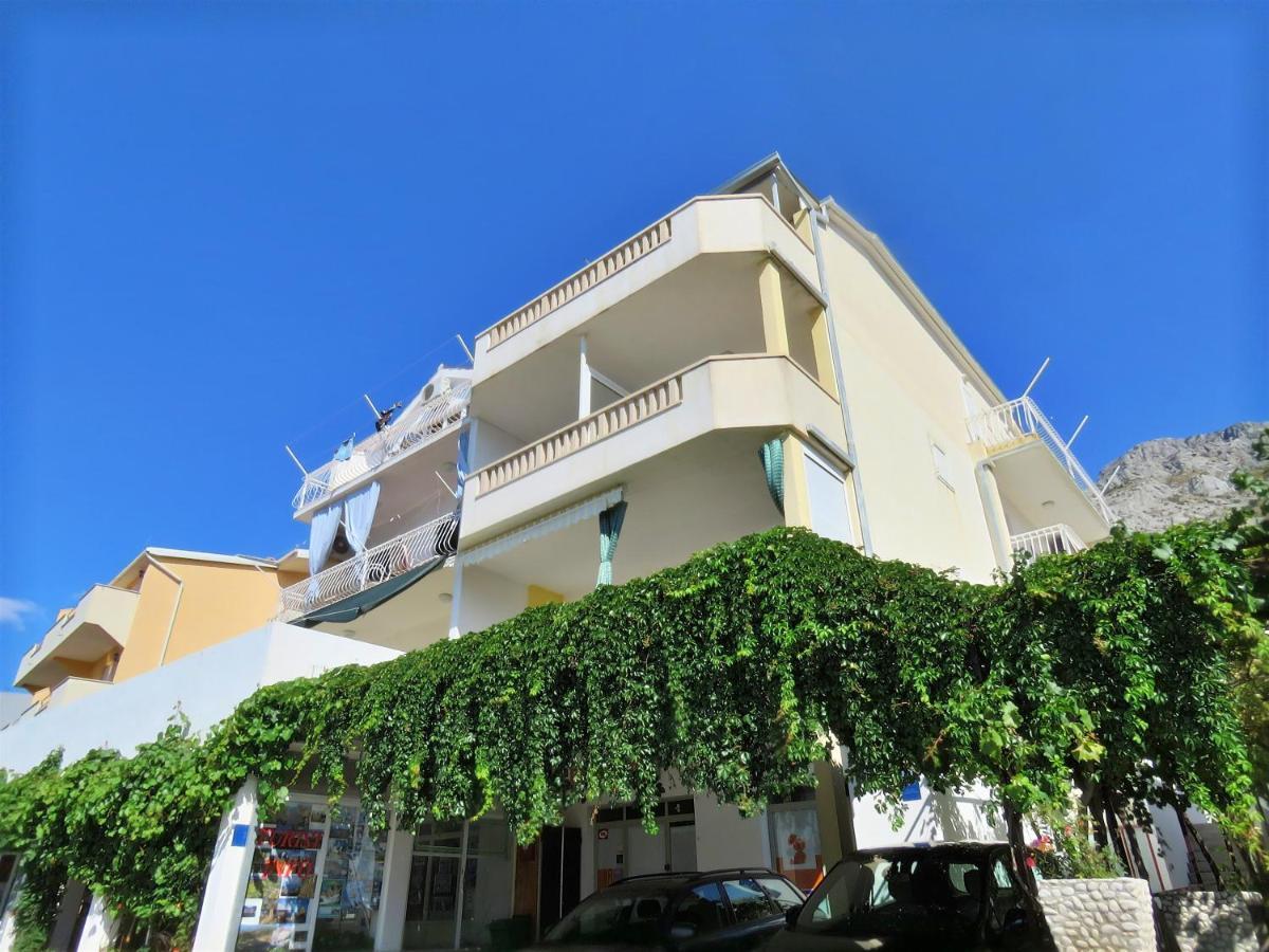 Apartments Nemira Omiš Eksteriør bilde